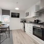 Charles Alexander Short Stay - Charnley House Apartments