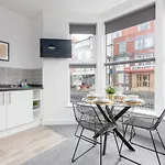 Charles Alexander Short Stay - Charnley House Apartments